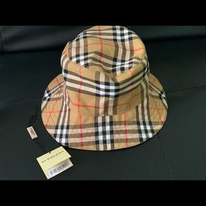 Burberry bucket hat